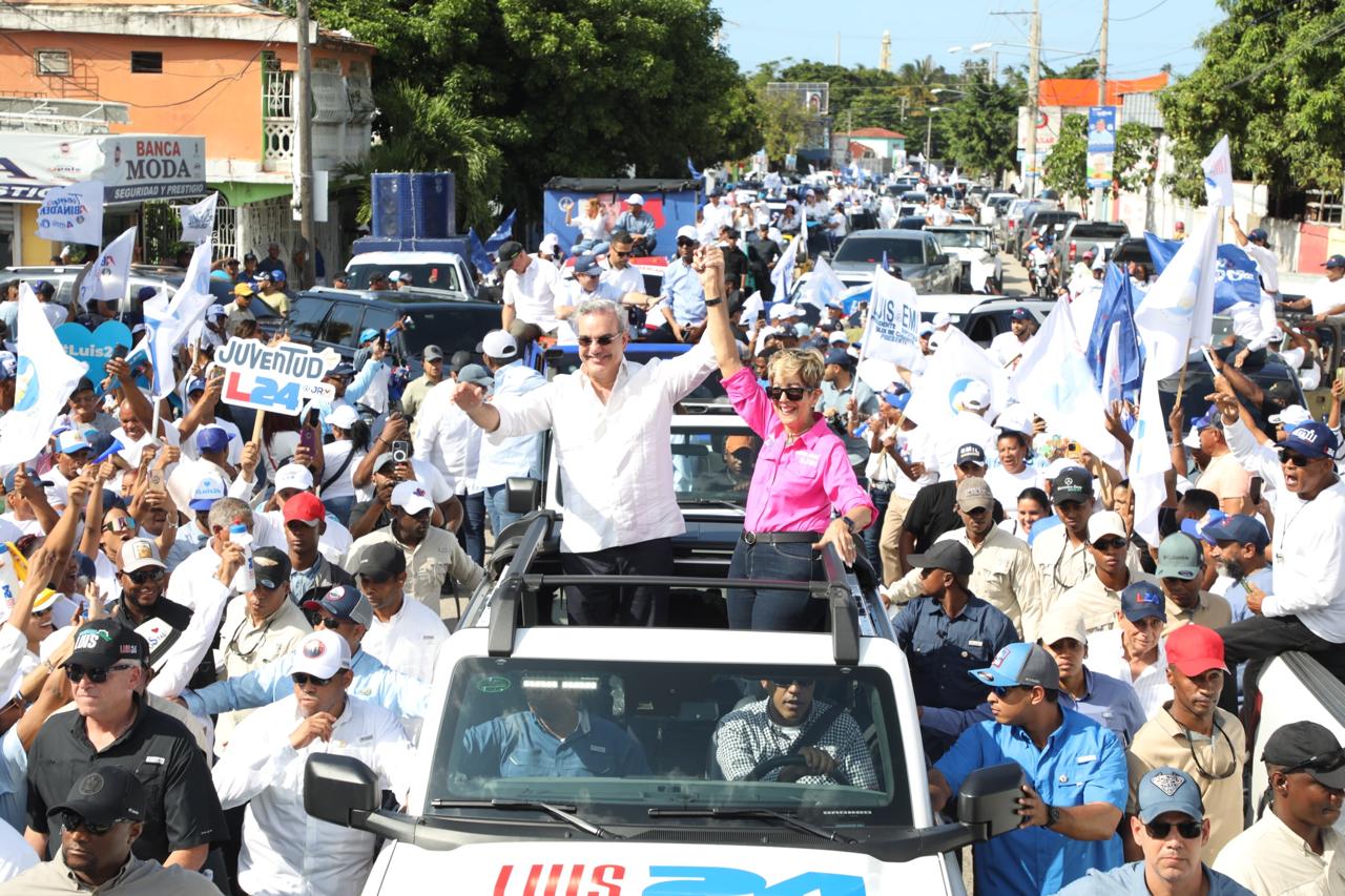 Abinader encabeza desbordante marcha caravana en Puerto Plata junto a perremeistas y aliados