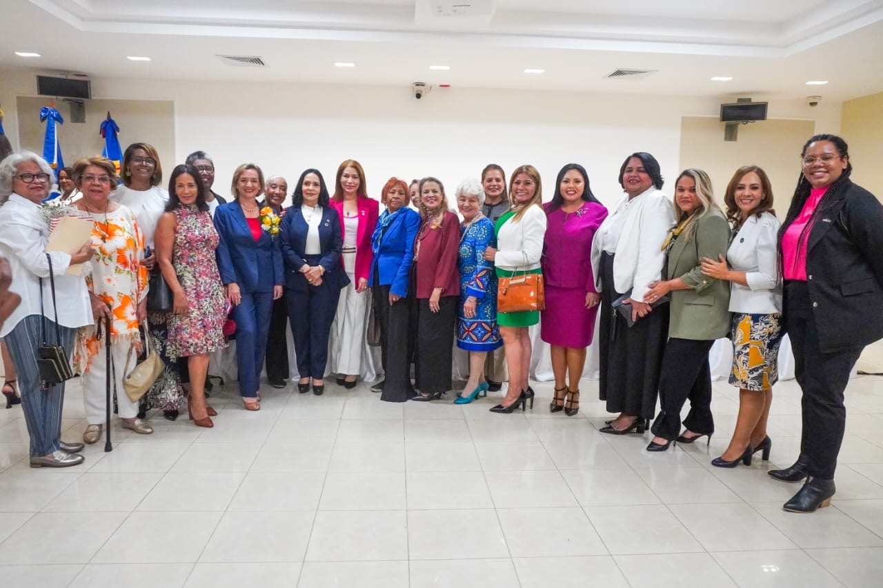 El Parlacen realiza Conferencia sobre la participación política de la mujer: Retos y desafíos para el 2024-2028