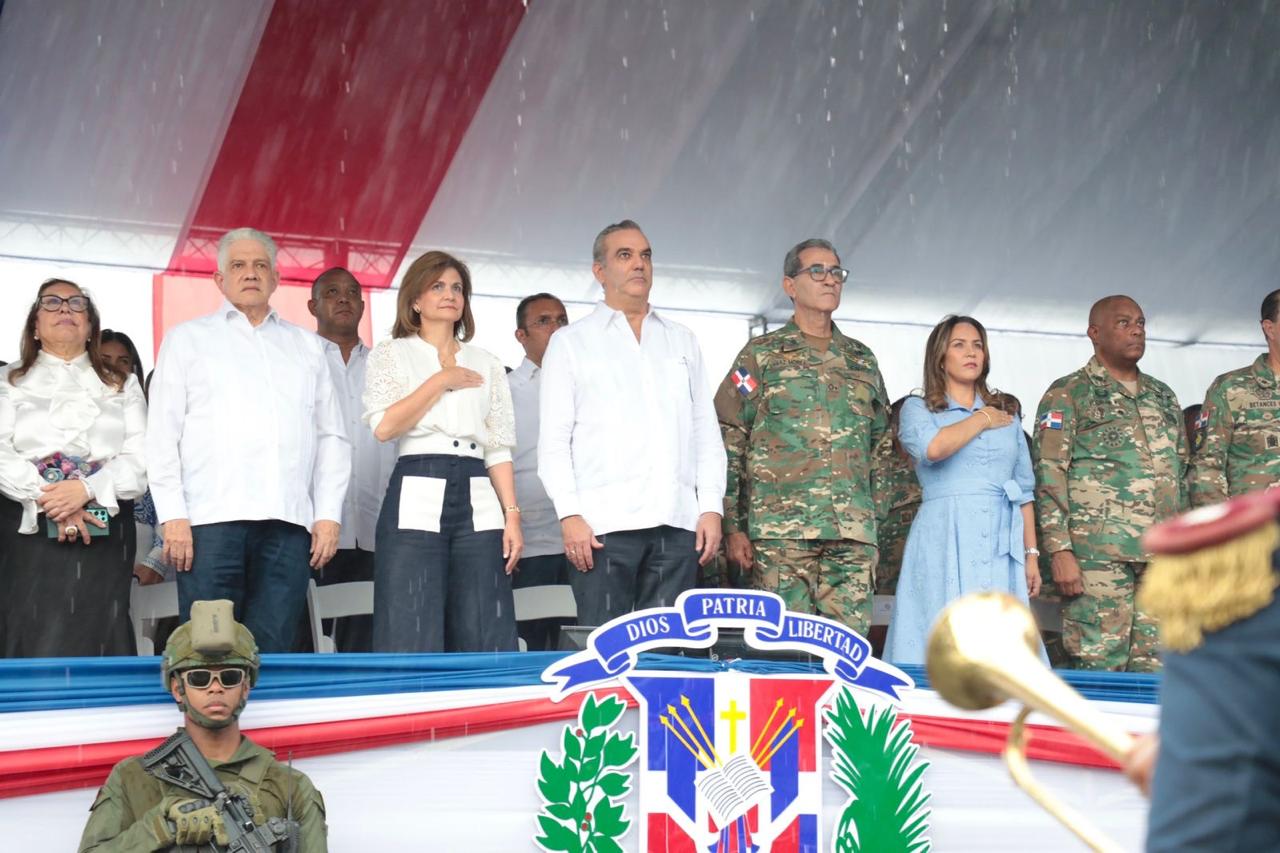Presidente Abinader encabeza desfile en conmemoración del 180 aniversario de la batalla del 30 de marzo