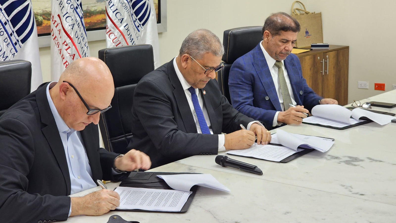Instituciones públicas firman convenio para fortalecer el servicio civil en el país