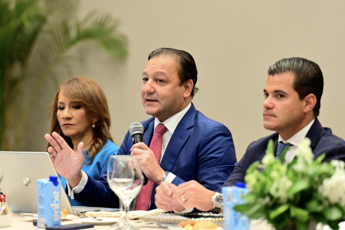Abel Martínez presenta ante Asonahores seis ejes para impulsar turismo en su gobierno