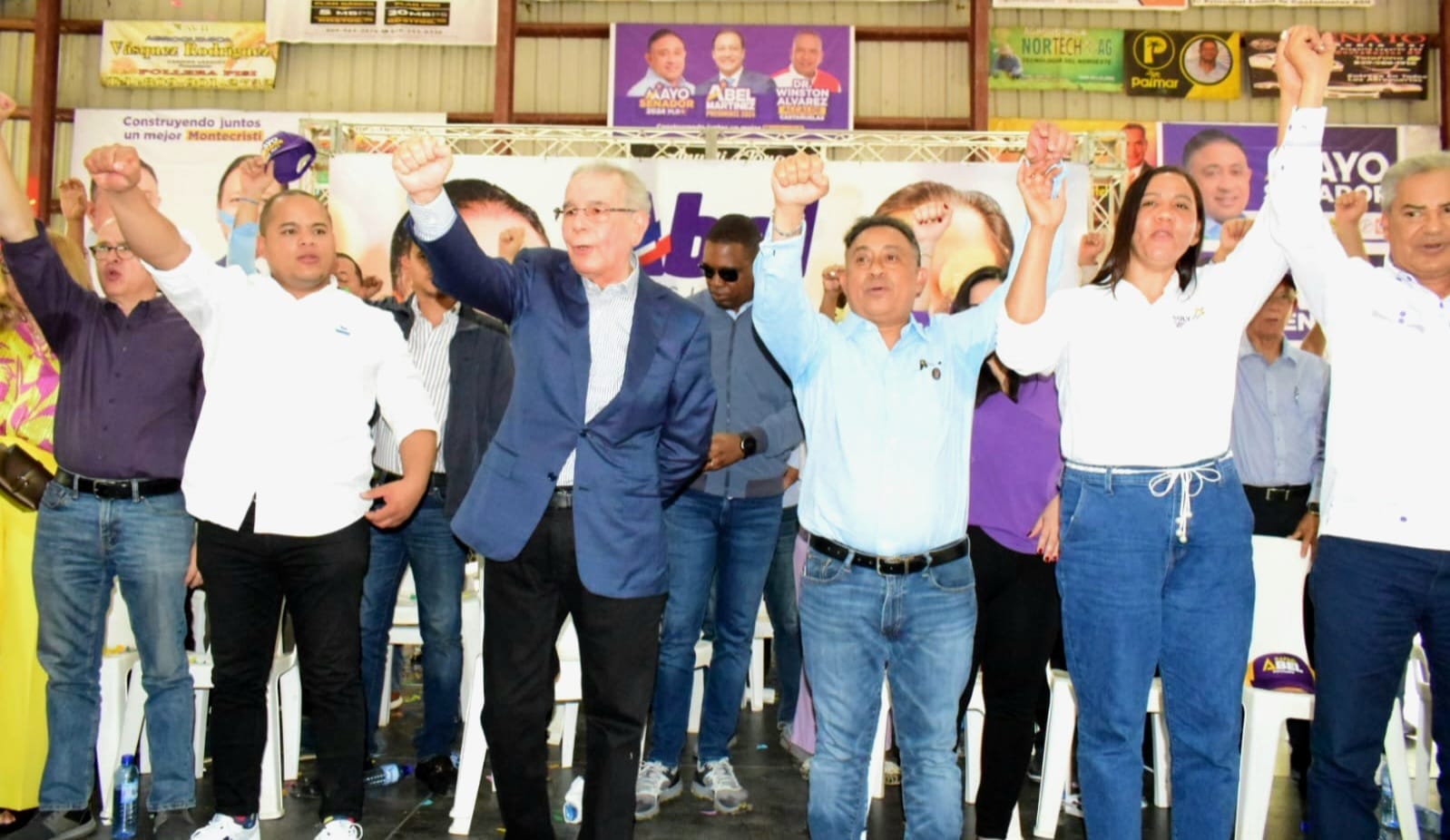 Danilo Medina proclama a Mayobanex Escoto como candidato Senador por Montecristi