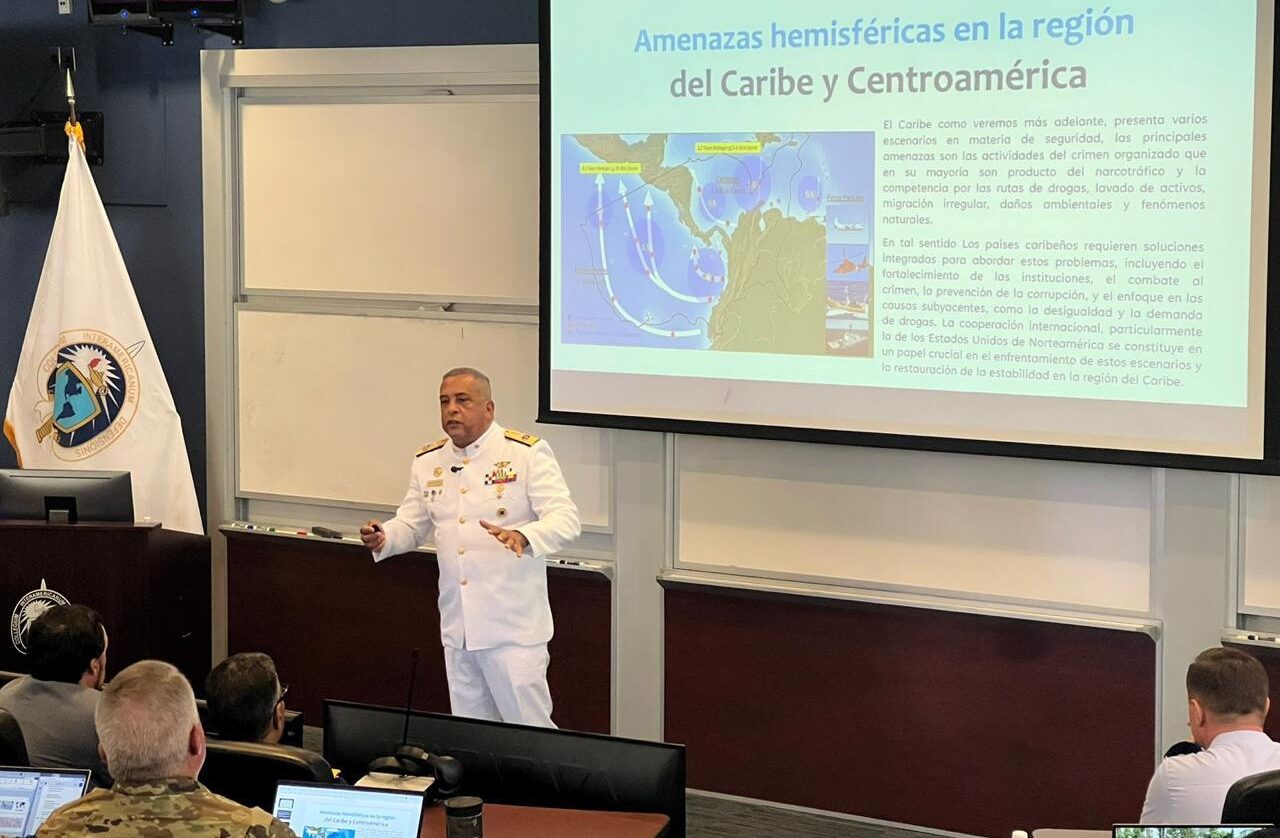 En Washington director del C5i de FF. AA. dominicanas dicta conferencia sobre seguridad y defensa hemisférica