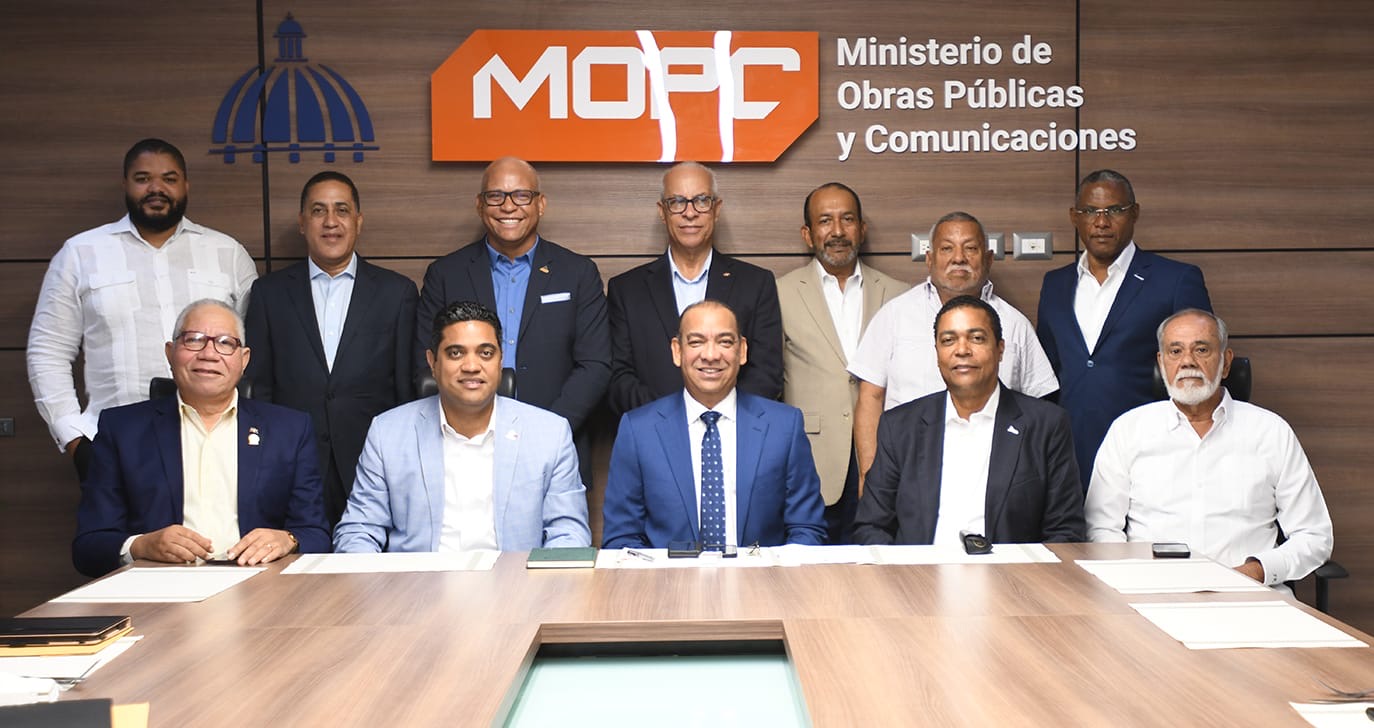 MOPC coordina con liderazgo municipal programa “Mi Autopista Limpia”