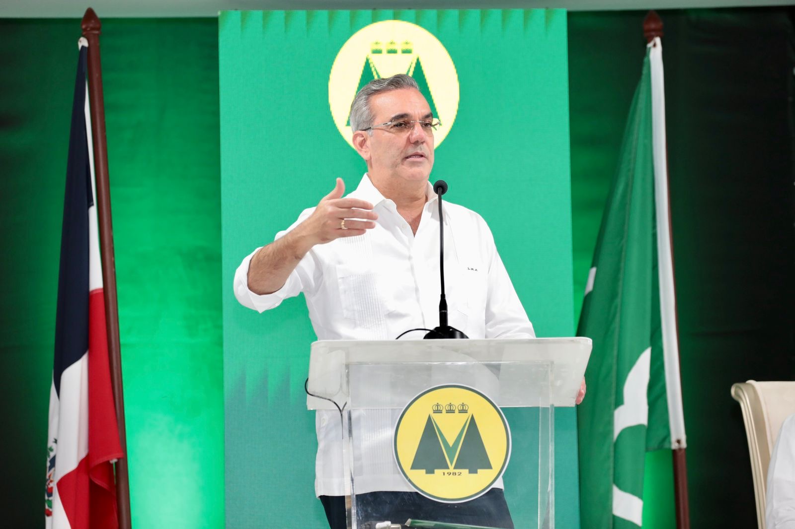 Presidente Abinader se declara fiel creyente del cooperativismo y revela que de 743 cooperativas que encontró al inicio de gobierno, ya van 2,309 registrada en el IDECOOP