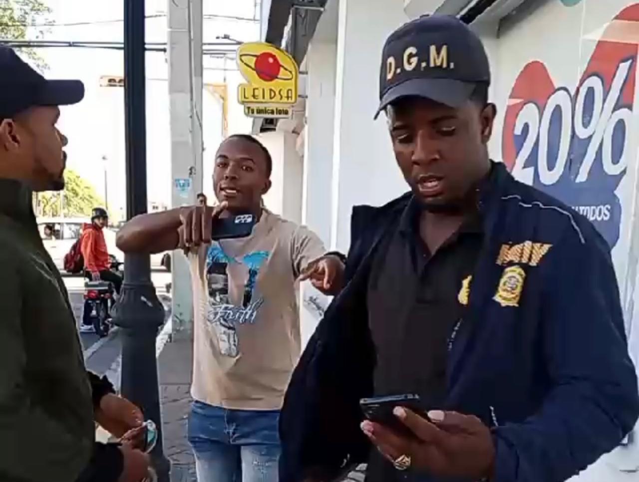 AGENTE PN TRATO DE AGREDIR A PERSONAL DE MIGRACIÓN