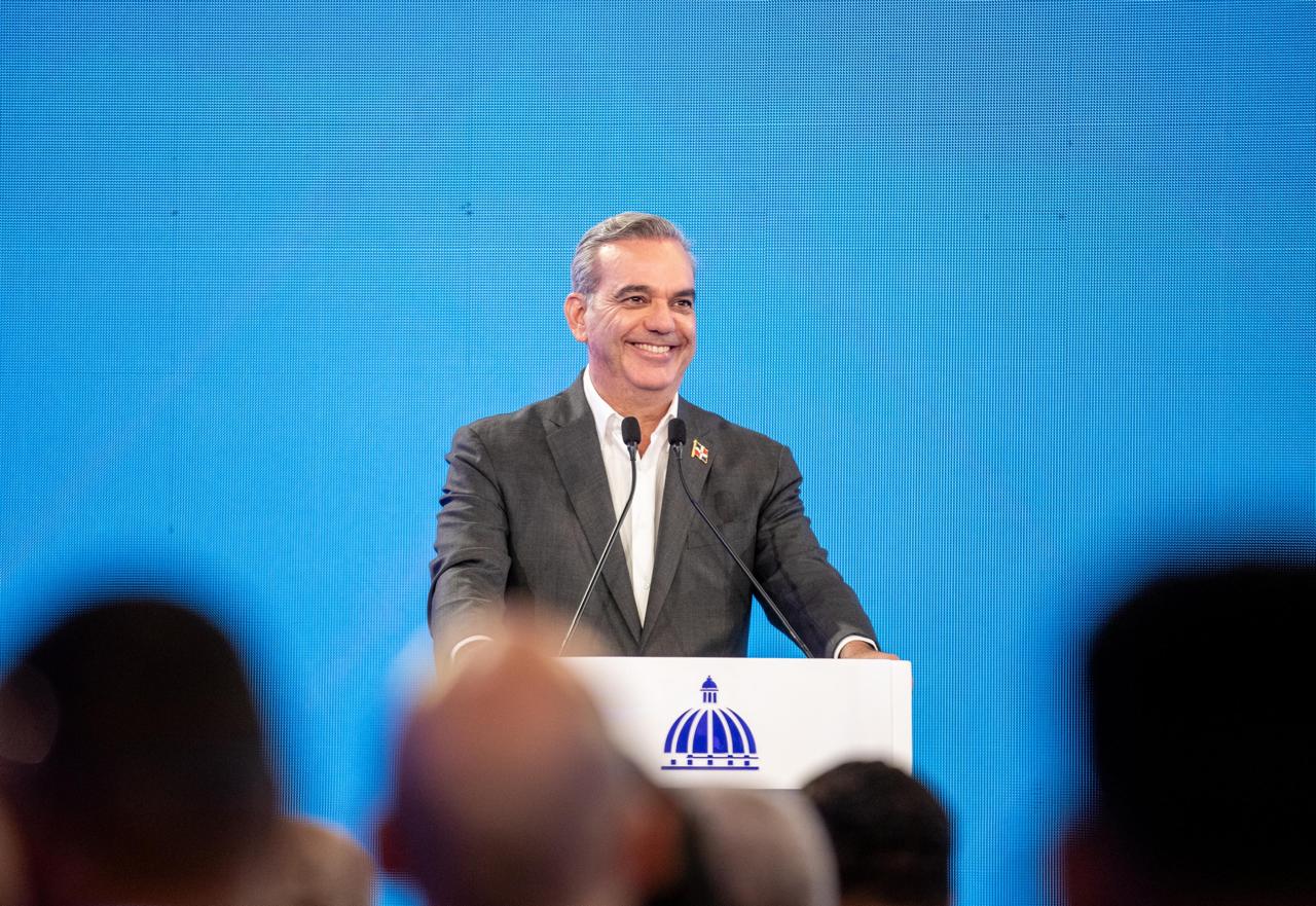 Presidente Abinader presenta avances de programas dirigidos a los jóvenes, que permiten su inserción educativa y laboral