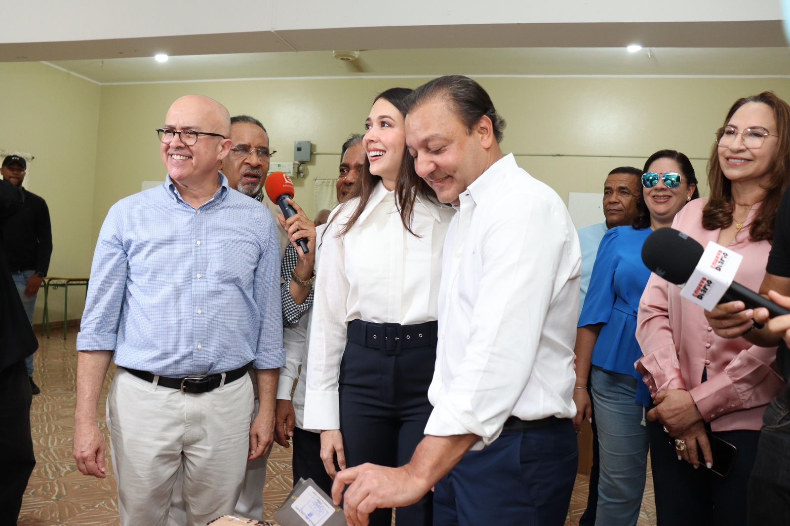 Abel Martínez ejerce su derecho al voto y llama a la ciudadanía a acudir a las urnas