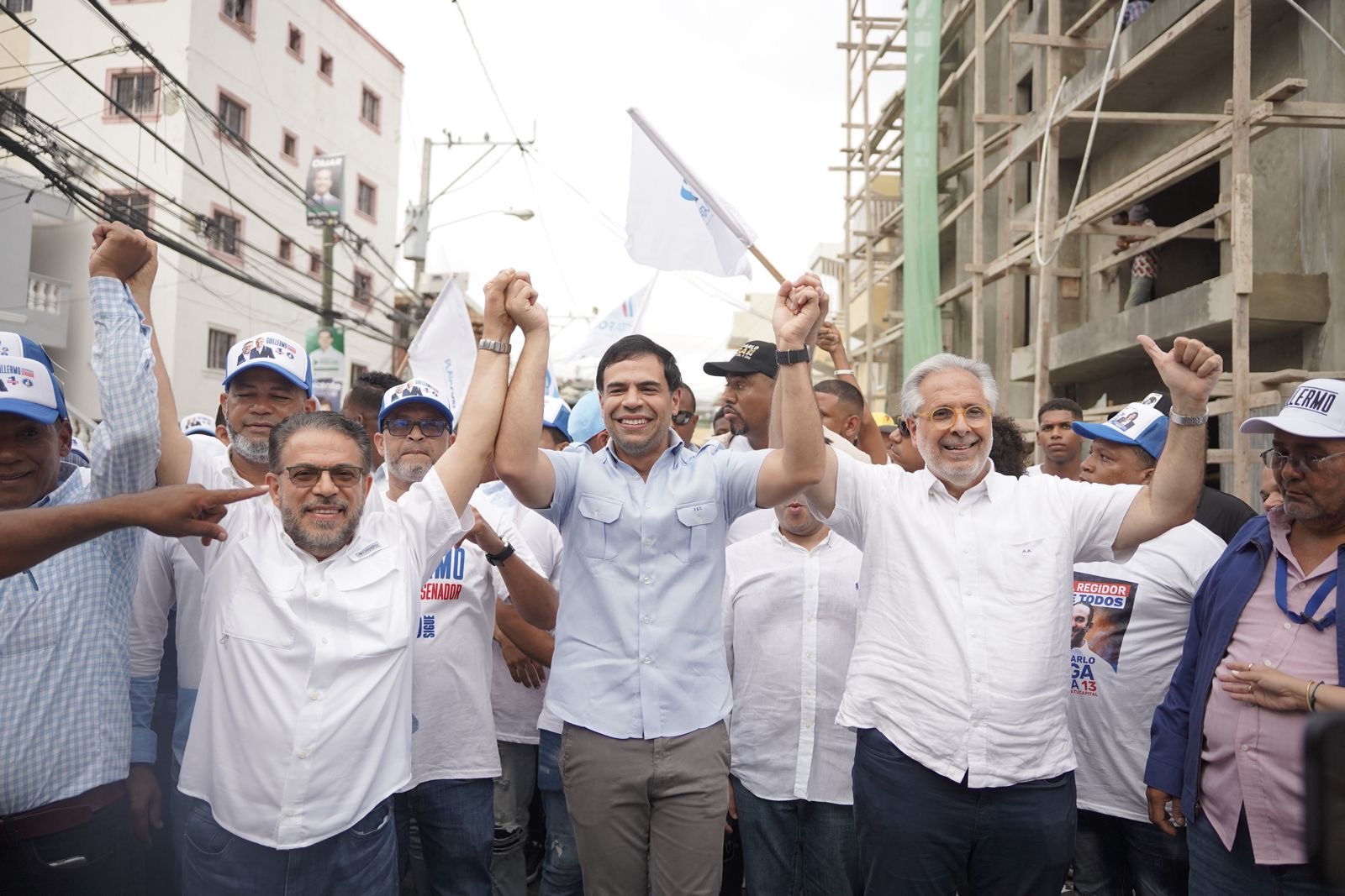 Roberto Ángel encabeza junto a Guillermo Moreno un recorrido por barrios de la capital