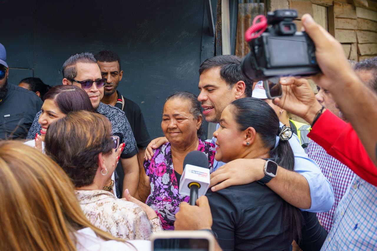 Roberto Ángel encabeza reunión de trabajo con autoridades de Hermanas Mirabal; afectada por aguaceros