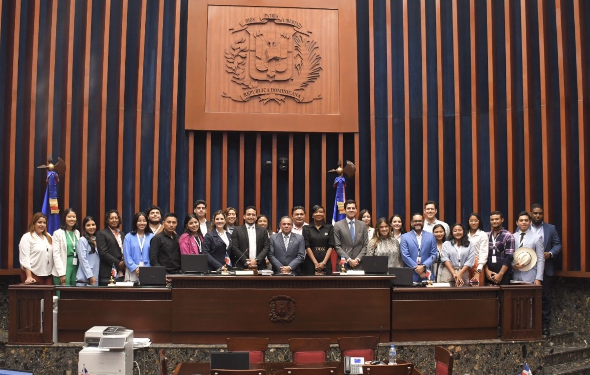 Observadores electorales de seis países LA visitan Senado RD