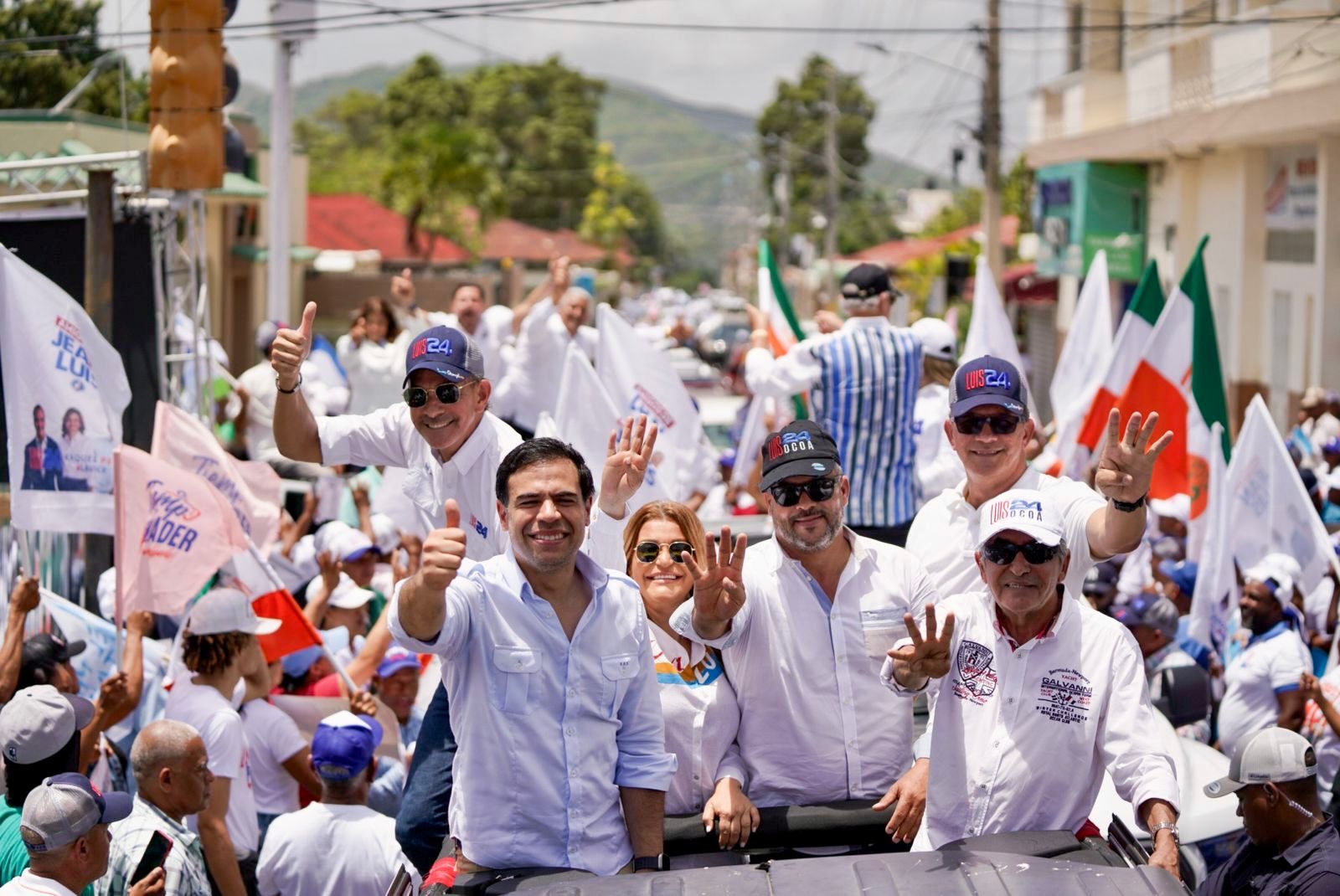 Roberto Ángel cierra, junto a los candidatos provinciales, la campaña en Ocoa con impresionante caravana