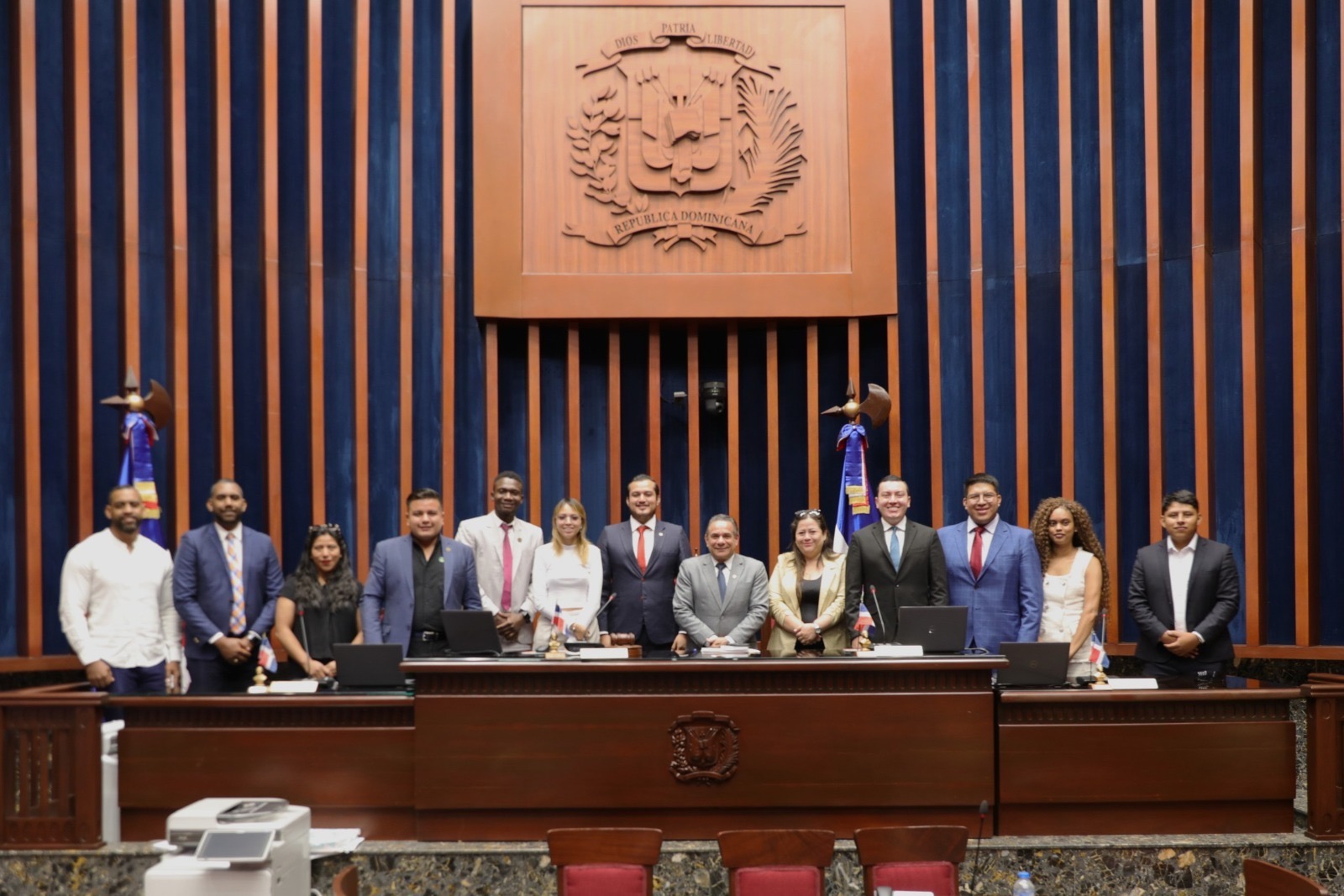 Senado recibe visita observadores de Aglojoven