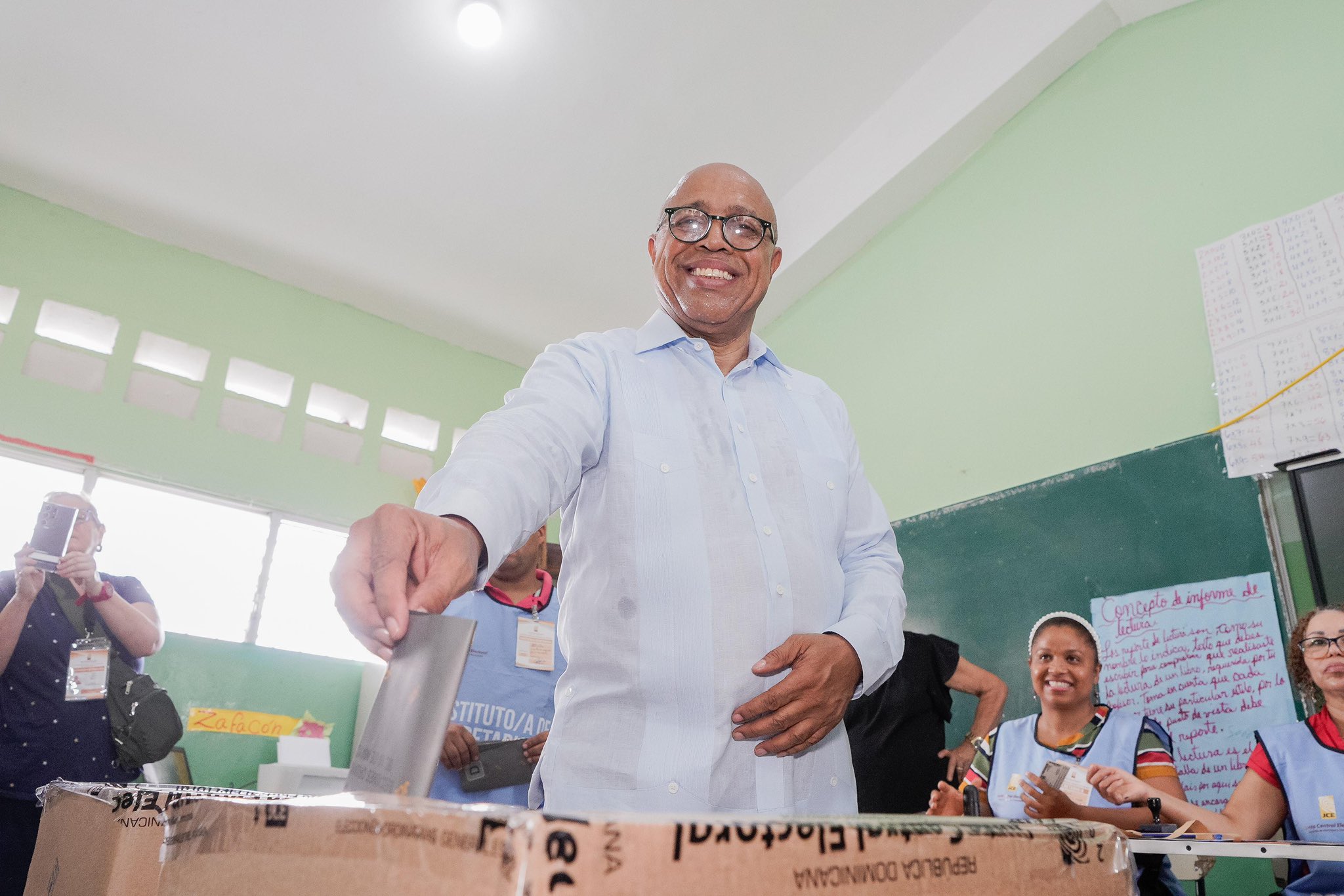 Alfredo Pacheco ejerce su derecho al voto; pide hacerlo en armonía