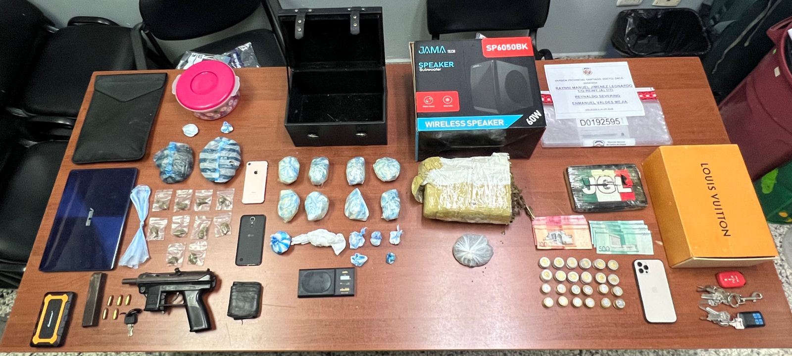 En combate y persecución al microtráfico arrestan tres en Santiago e incautan más de cuatro mil gramos