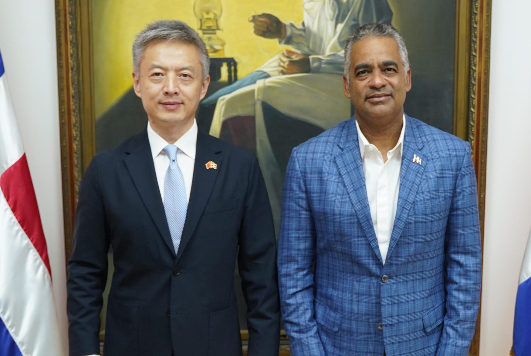 Gobiernos de China y RD ultiman detalles para llegada de 120 ambulancias donadas por el país asiático