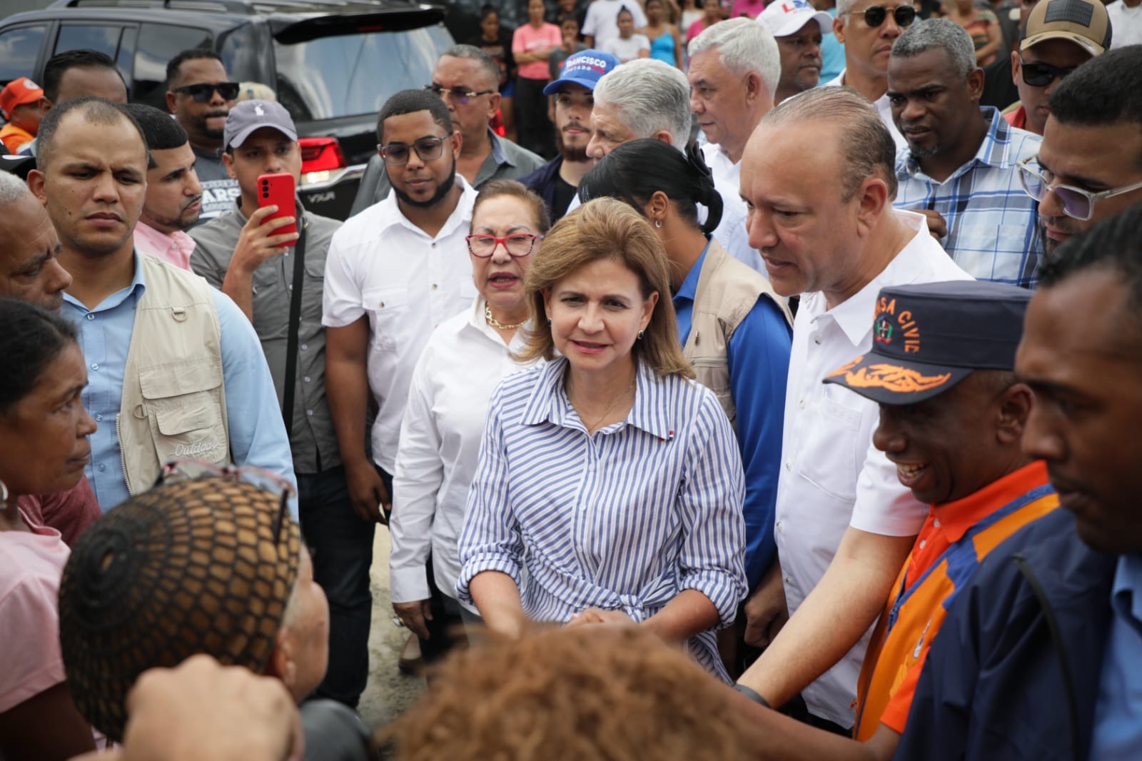 Vicepresidenta Peña lidera esfuerzos para ayudar a familias damnificadas por inundaciones en Santiago