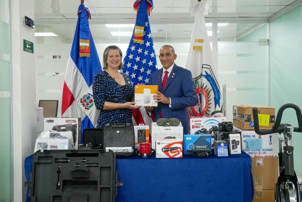 DNCD recibe más equipos de INL para reforzar lucha y persecución contra el narcotráfico