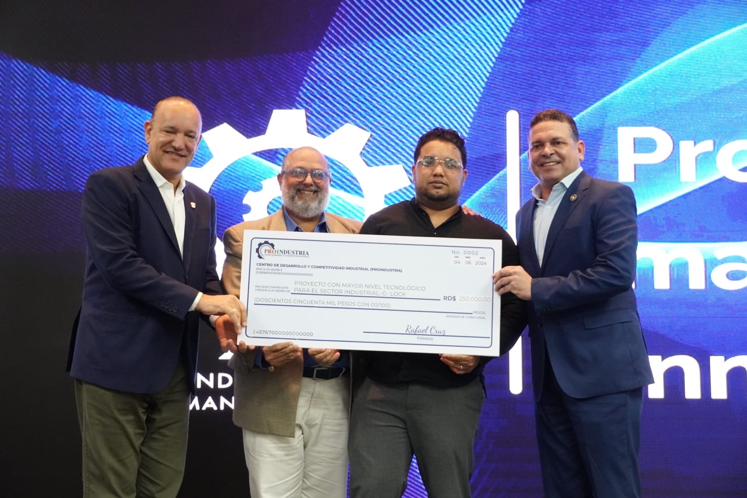 Proindustria realiza tercera edición del Premio Emprendedor Manufacturero; entregó 1,8 millones a proyectos ganadores