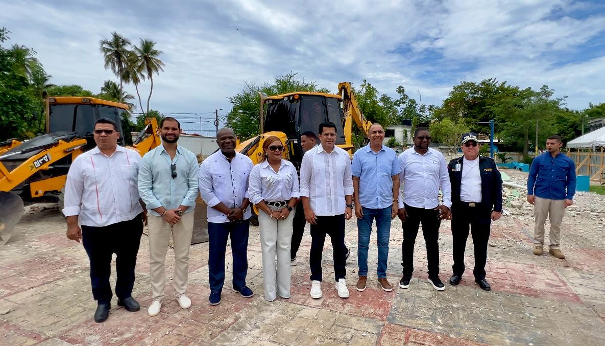 Turismo continúa con la intervención en Guayacanes para fortalecer ese destino