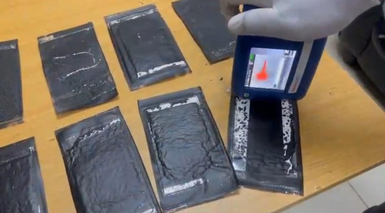 DNCD frustra envío de ocho láminas de cocaína a Australia