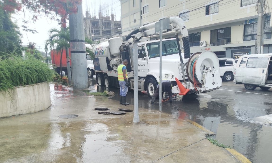 Brigadas de la Alcaldía del DN realizan labores preventivas para mitigar efectos de las lluvias