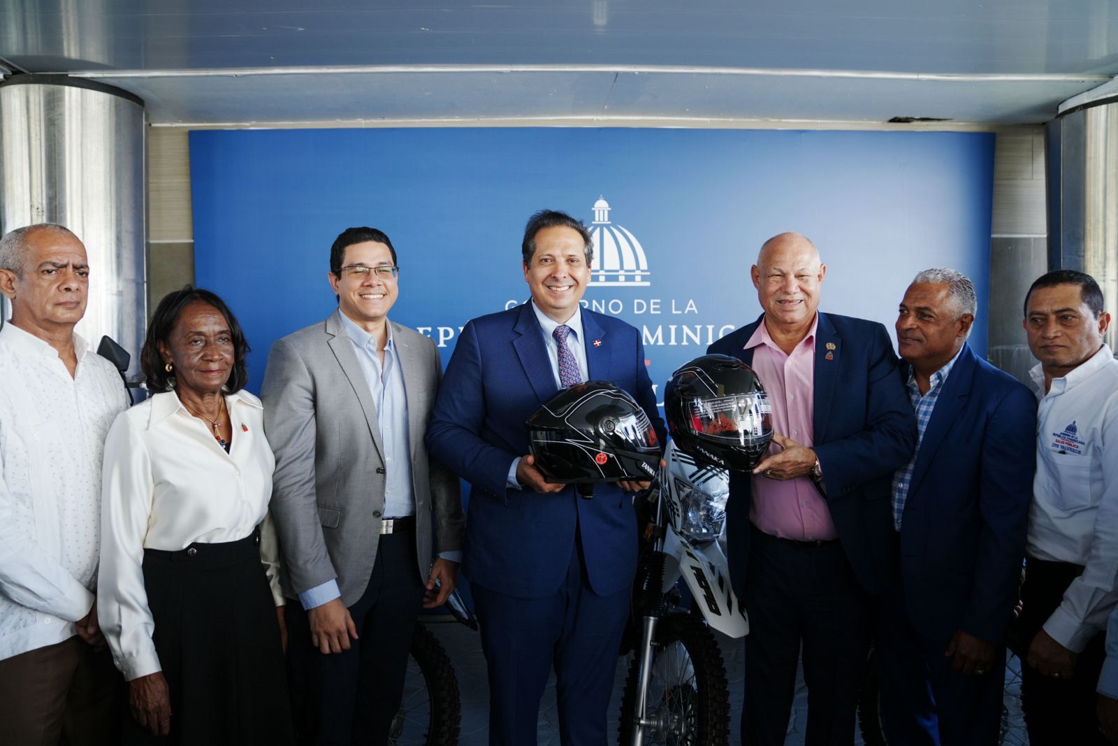 Ministerio de Salud entrega 50 motocicletas y modernos equipos de fumigación a las DPS-DAS