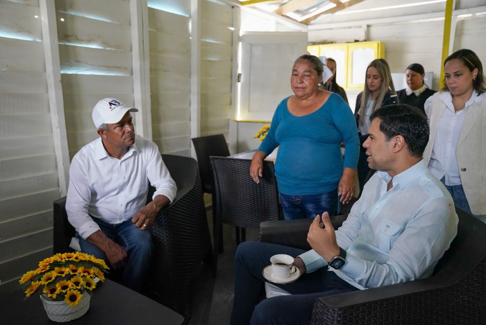 Propeep asiste decenas de familias afectadas por lluvias torrenciales en Tireo al Medio de Constanza