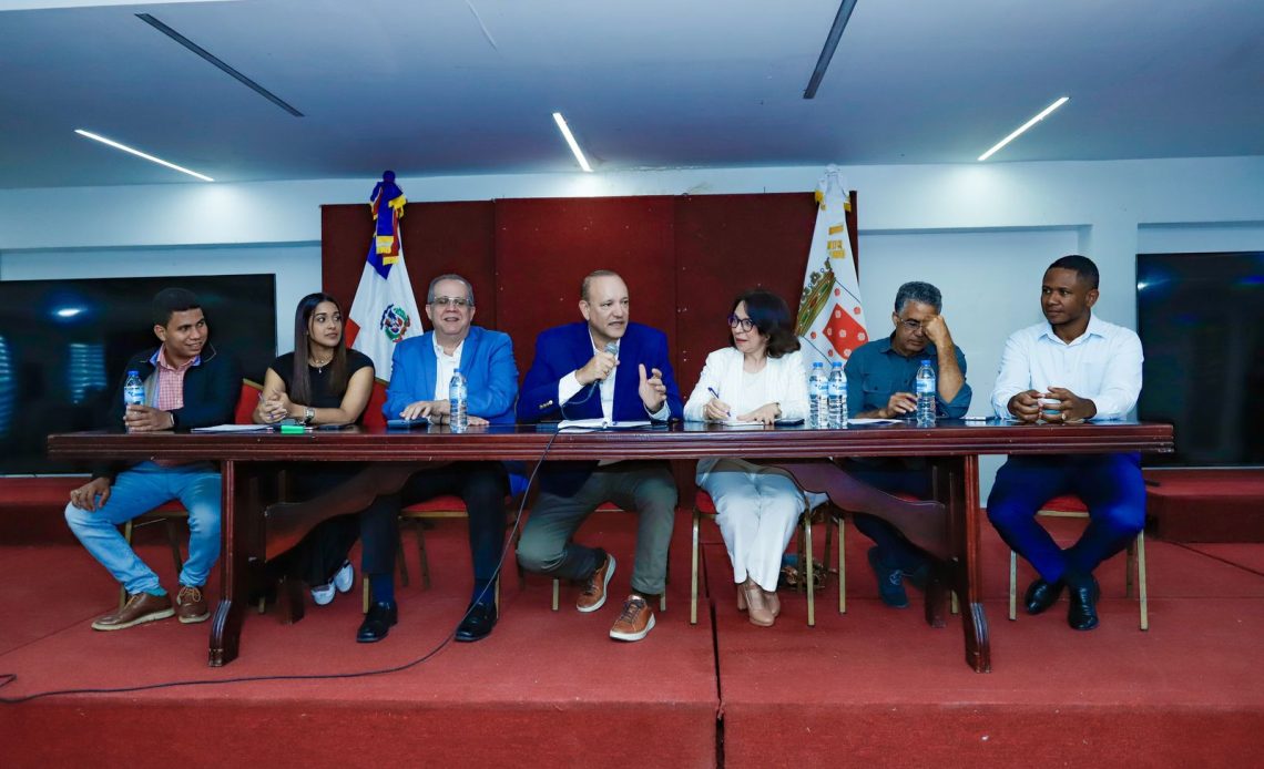 Ulises Rodríguez se Reúne con la Federación de Juntas de Vecinos de Santiago