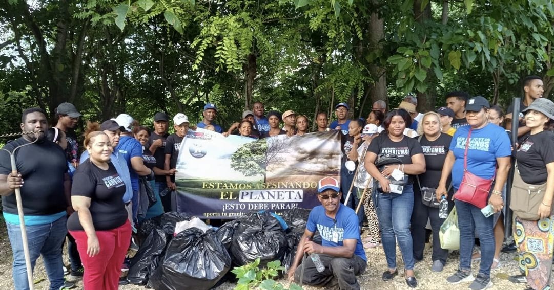 Coalición Cambiemos limpia ribera del río Ozama y pide enfrentar 241 empresas que lo contaminan
