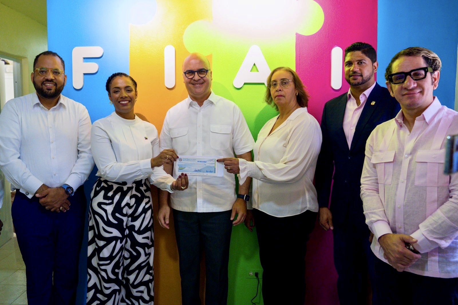 Gobierno entrega aportes por RD$6 millones a la Fundación Integral de Autismo e inclusión Social