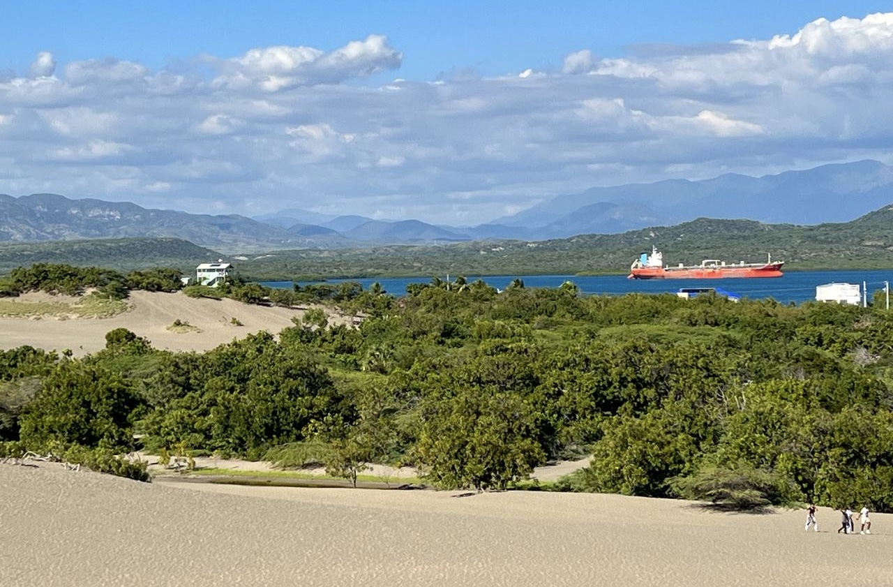 Alta presión y polvo del Sahara traen sol y calor, con pocas lluvias en el país