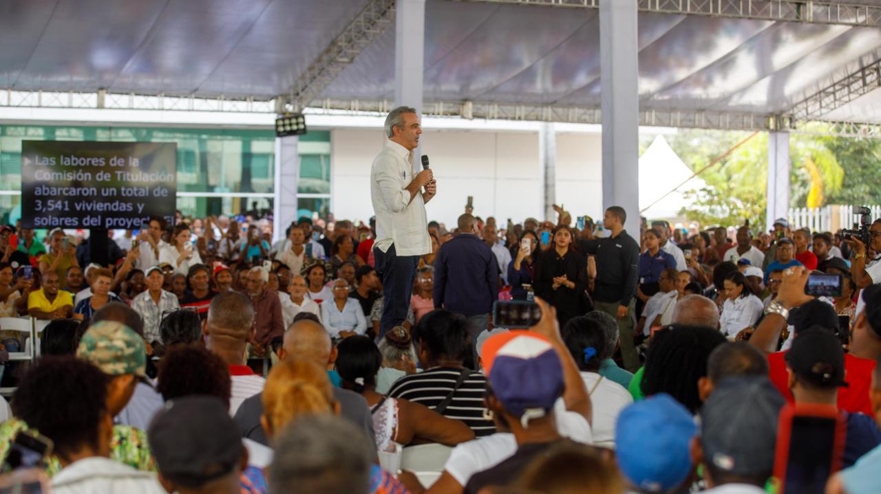 Presidente Abinader promete entregar 300,000 nuevos títulos en los próximos 4 años