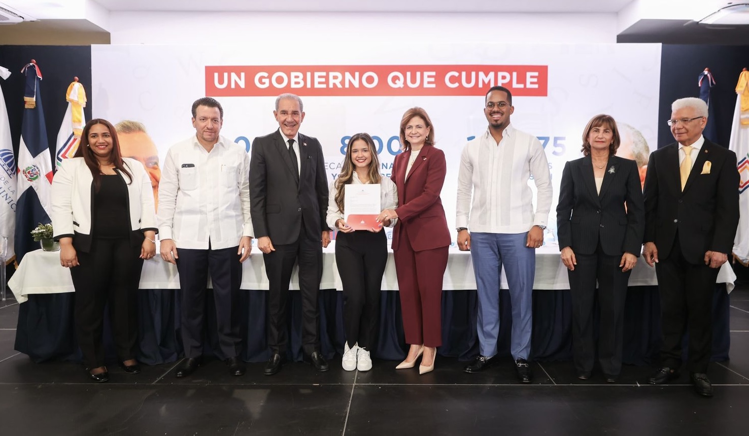Raquel Peña encabeza entrega de nuevas becas nacionales que impulsan formación en STEM