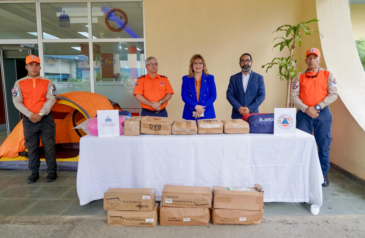 Plan Social dona casas de campaña y sleeping bags a Defensa Civil para reforzar labores operativas
