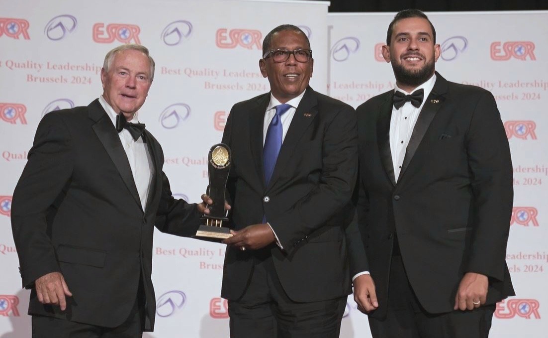 Director general de Comedores Económicos del Estado recibe Premio Internacional a la Calidad Best Quality Leadership Awards 2024