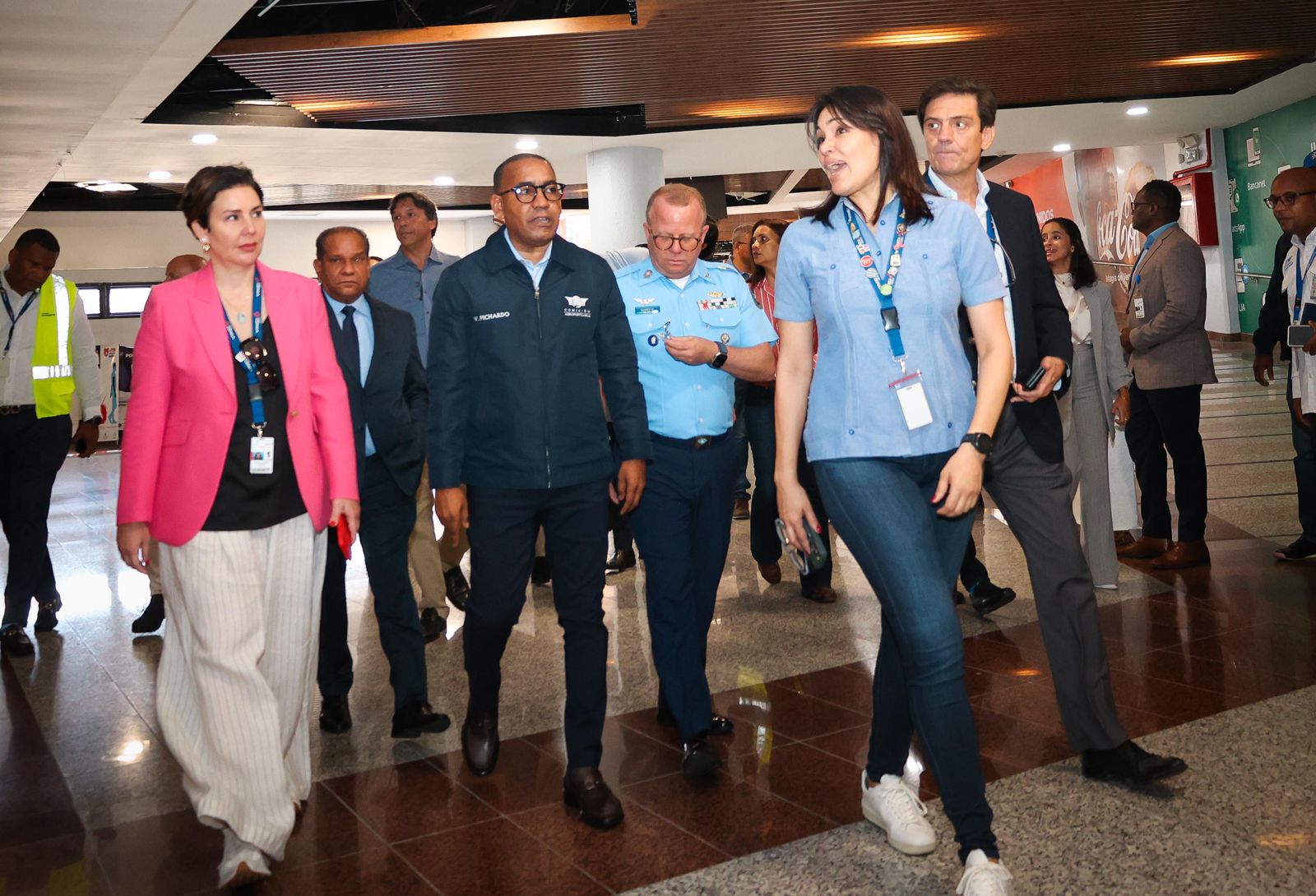 Departamento Aeroportuario supervisa obras en AILA que ejecuta Aerodom