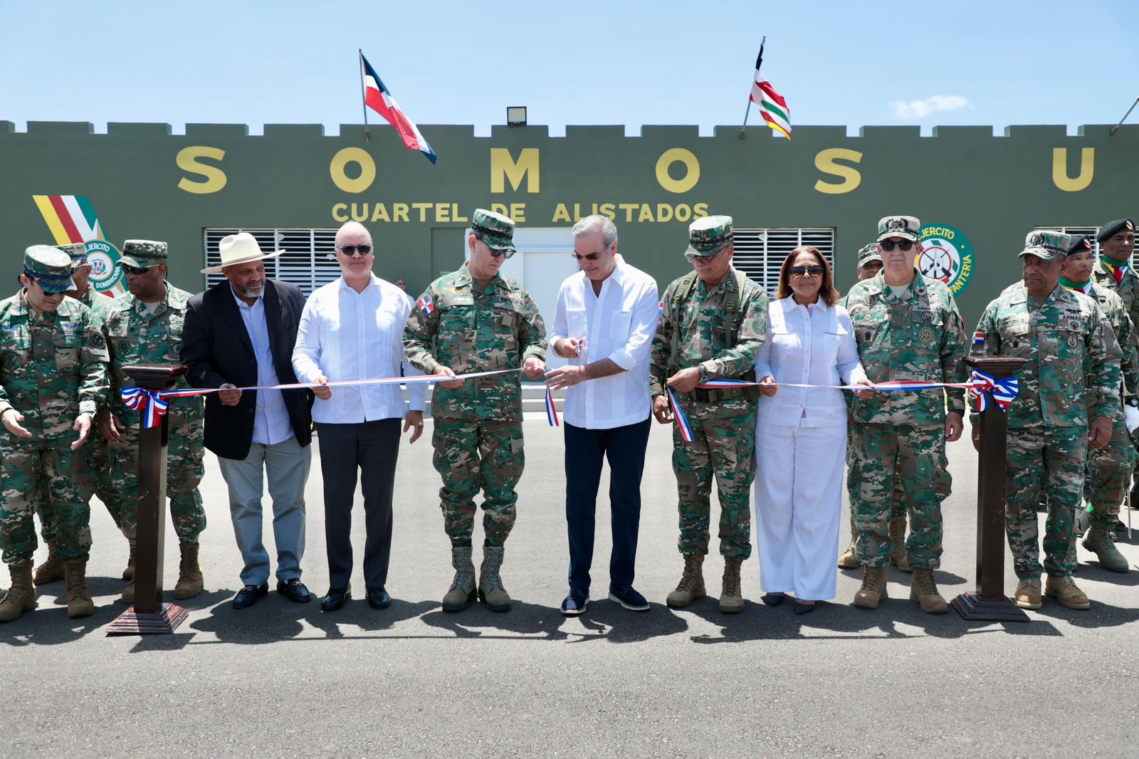 Presidente Abinader inaugura instalaciones del 10mo. Batallón del Ejército y Centro de Interdicción Migratoria para seguir fortaleciendo la seguridad militar y tener mayor control en la frontera
