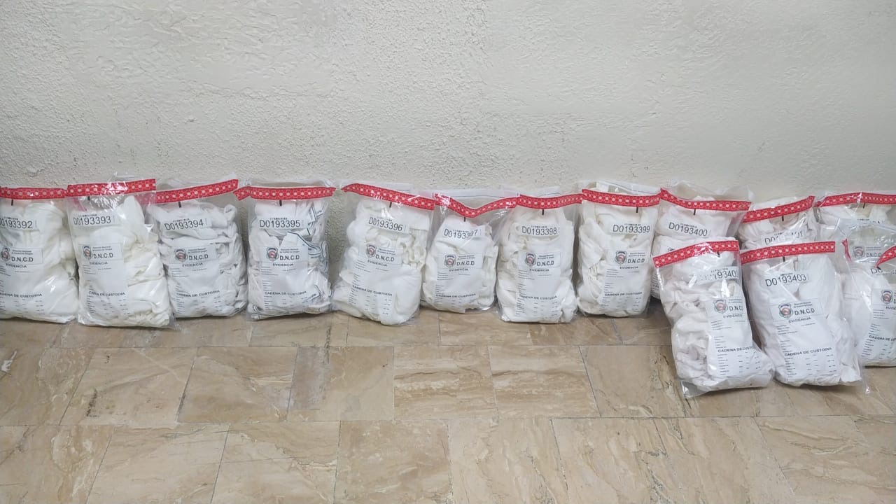 En AIPC: frustran envío de presunta cocaína a francia impregnada en 149 prendas de vestir