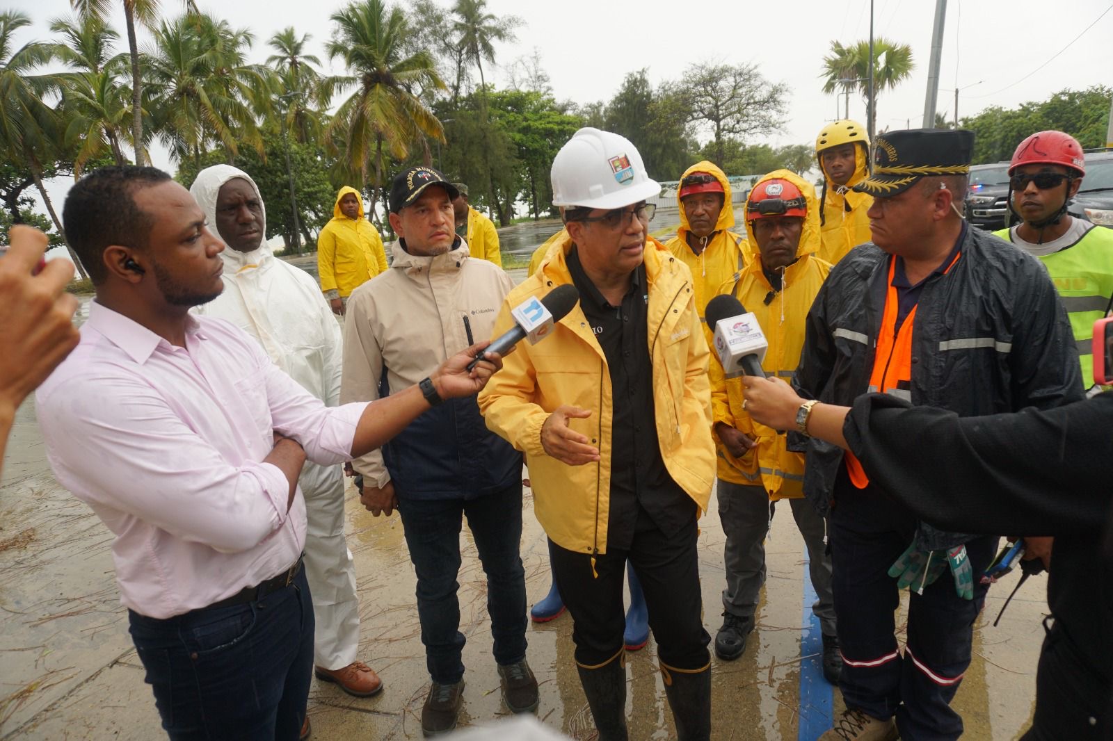 Alcaldía de Santo Domingo Este cierra tramo de la Av. España como medidas Preventivas por la Tormenta Beryl