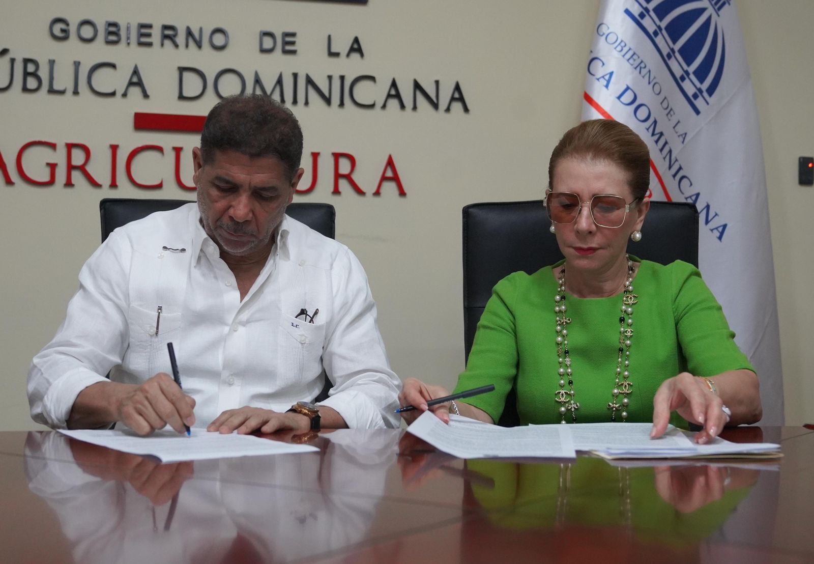 Sur Futuro y Agricultura amplían alianza para la producción de coco, café y frutales en beneficio de pequeños productores agrícolas a nivel nacional