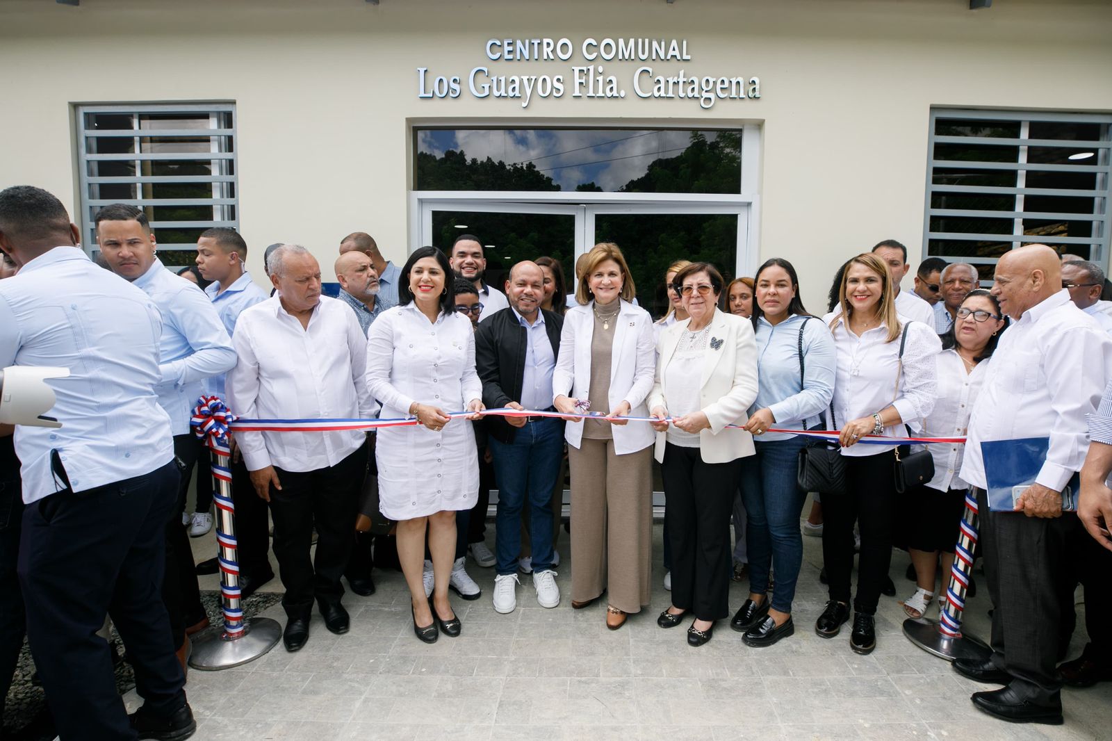 Vicepresidenta inaugura infraestructuras educativas, comunitarias y de gestión energética en el Cibao