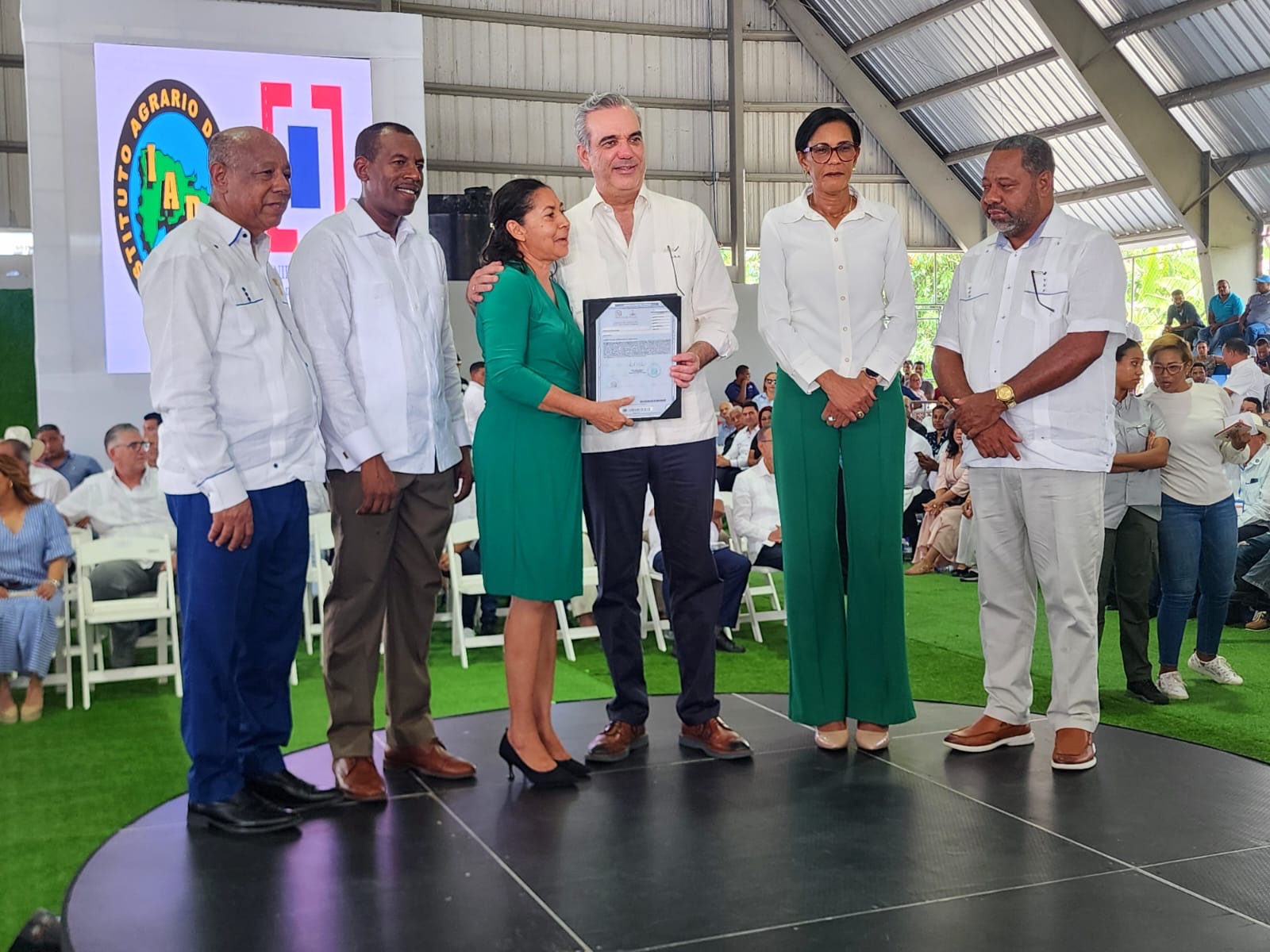 Director IAD participa en primera entrega títulos definitivos del nuevo cuatrienio presidente Abinader