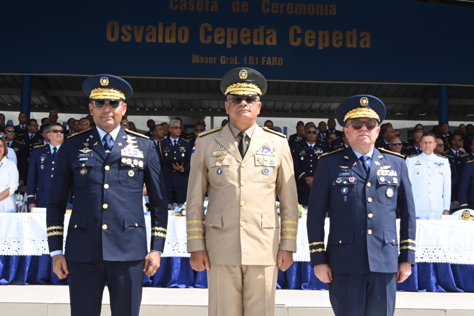 Ministro de Defensa posesiona nuevos comandantes generales del Ejército ...