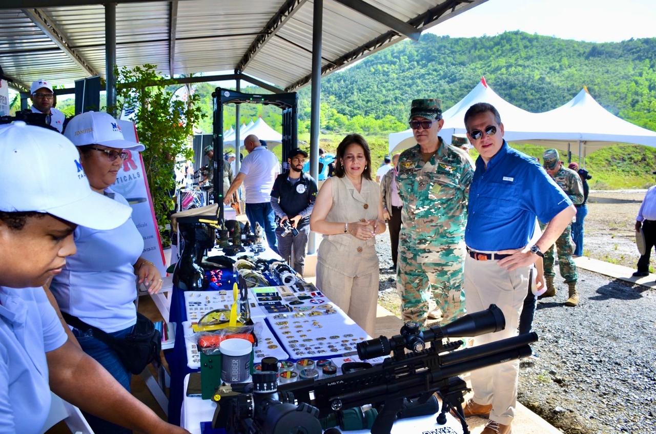 Ministros de Defensa e Industria y Comercio inauguran Primera Competencia cívico-militar «Dominican Airgun Challenge»