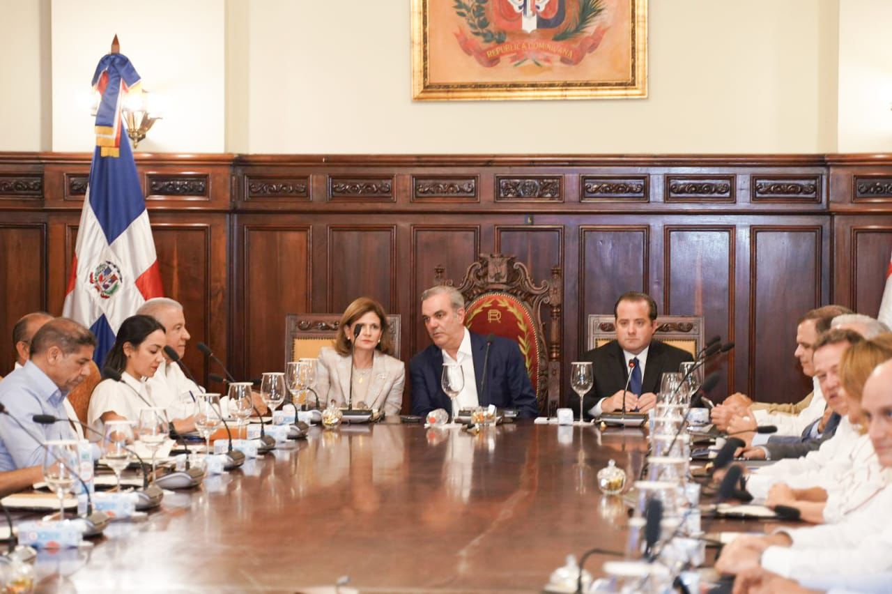Presidente Abinader y vicepresidenta encabezan Consejo de Ministros y Directores y tratan sobre la ética
