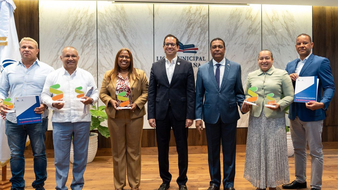 LMD y MAP entregan incentivos a 34 gobiernos locales por buen desempeño municipal