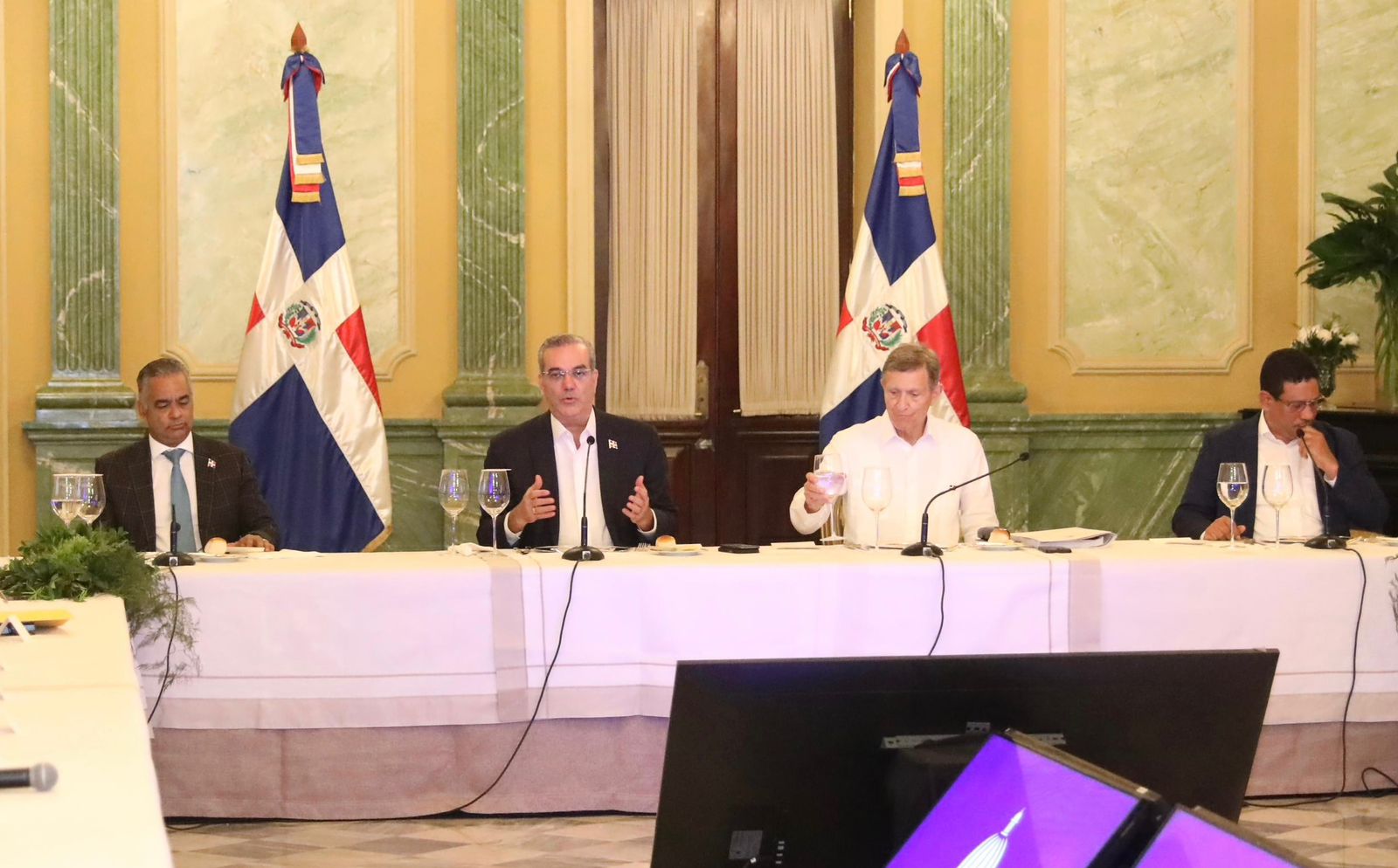 Presidente Abinader comparte logros y avances del sistema de contrataciones públicas con cuerpo diplomático y representantes de organismos internacionales acreditados en el país