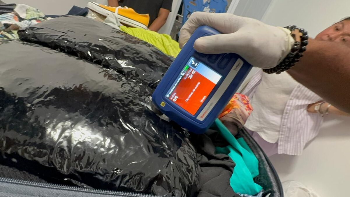 En el AILA: detienen extranjera y frustran envío de dos paquetes de presunta cocaína a París