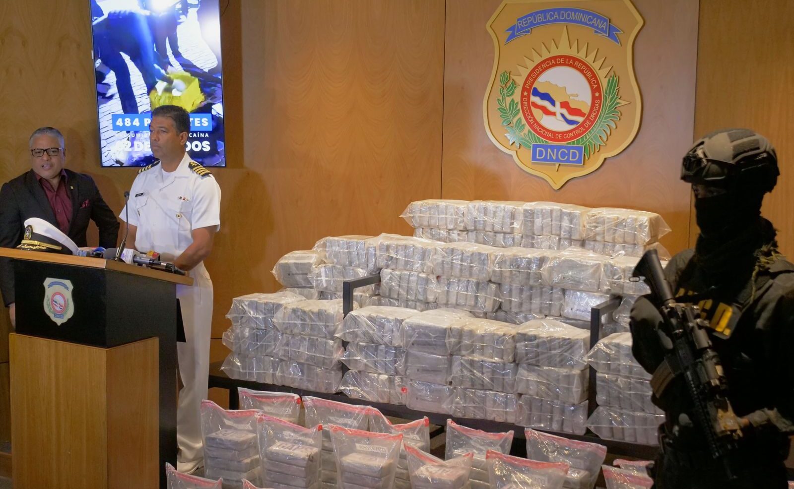 Lucha incansable contra el narcotráfico: ahora por la Altagracia atrapan dos hombres con un cargamento de 484 paquetes
